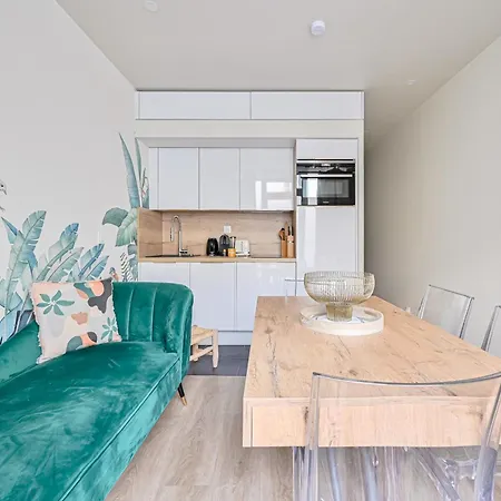 Scarlette House - N180 *